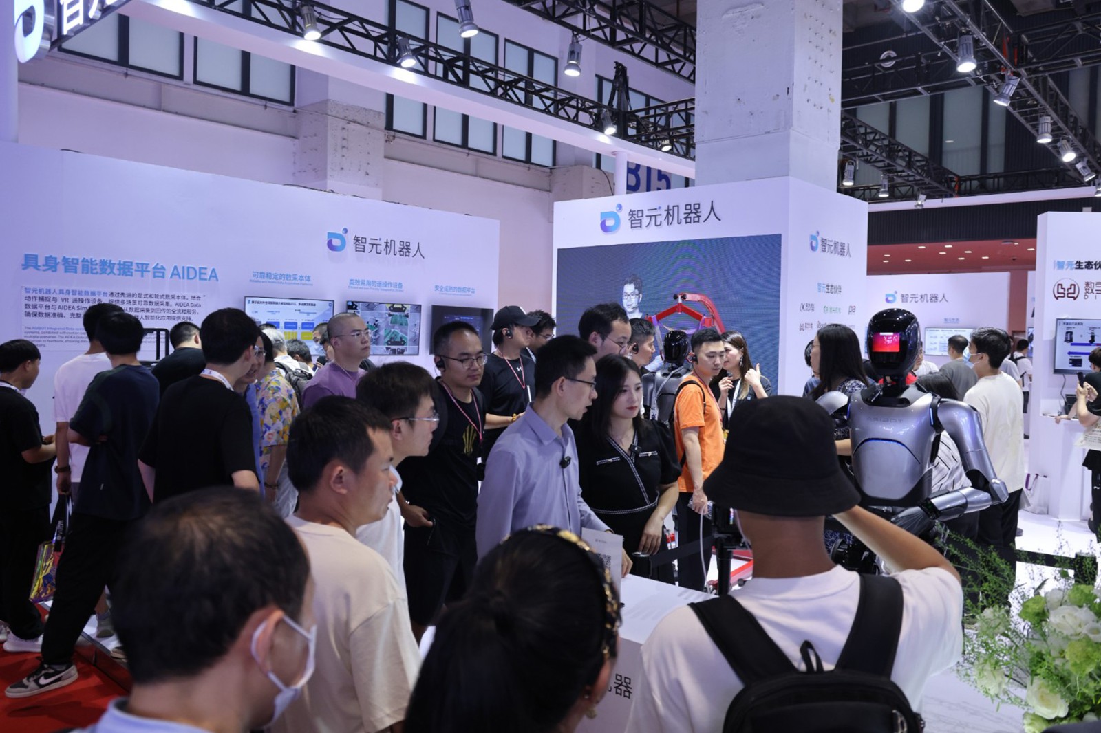 星空电竞机器人亮相世界机器人大会WRC